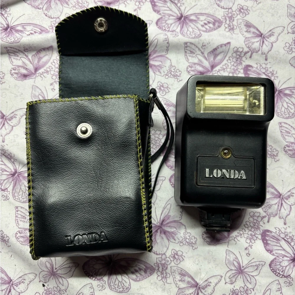 Vintage Londa Camera Flash Unit for Enhanced Photography